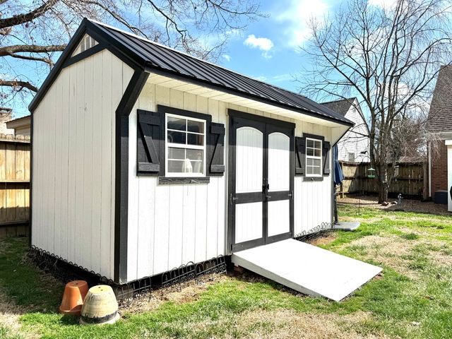 2713 Cayce Meade Dr, Hopkinsville, KY 42240