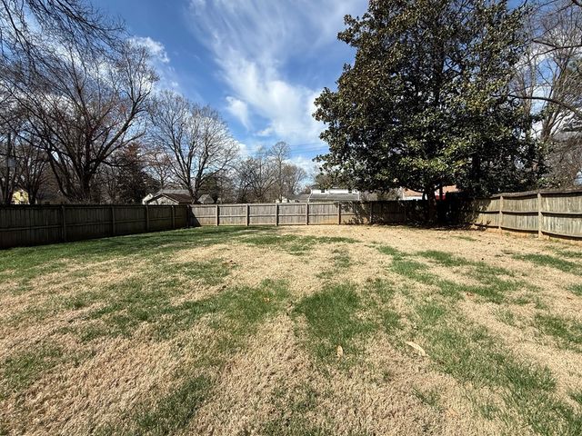 2713 Cayce Meade Dr, Hopkinsville, KY 42240