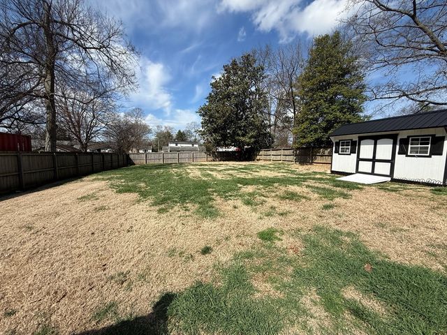 2713 Cayce Meade Dr, Hopkinsville, KY 42240