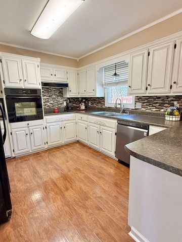 2713 Cayce Meade Dr, Hopkinsville, KY 42240