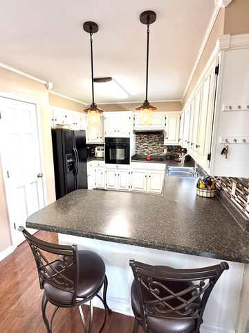 2713 Cayce Meade Dr, Hopkinsville, KY 42240