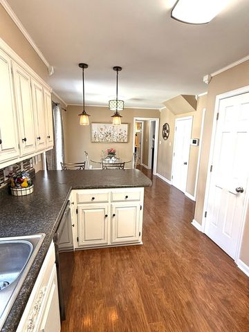 2713 Cayce Meade Dr, Hopkinsville, KY 42240