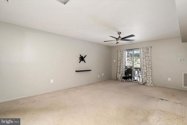 76 PINEWOOD DR, Hamilton, NJ 08690