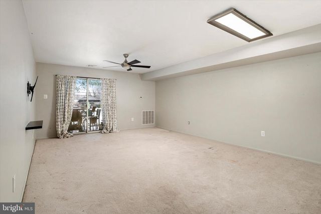 76 PINEWOOD DR, Hamilton, NJ 08690