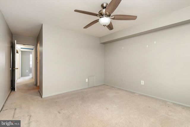 76 PINEWOOD DR, Hamilton, NJ 08690