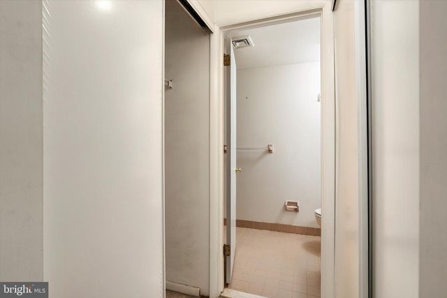 76 PINEWOOD DR, Hamilton, NJ 08690