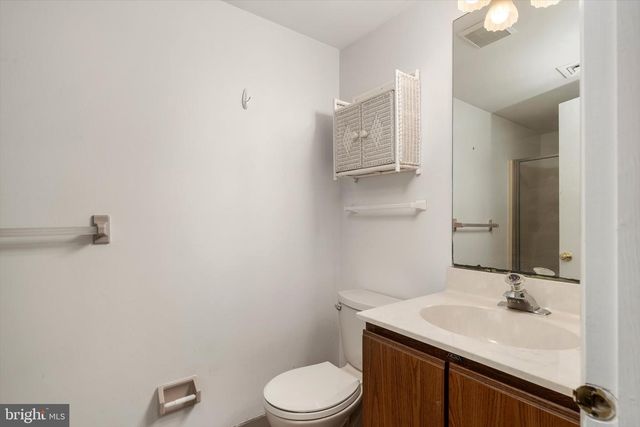 76 PINEWOOD DR, Hamilton, NJ 08690