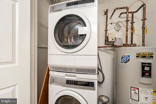 76 PINEWOOD DR, Hamilton, NJ 08690