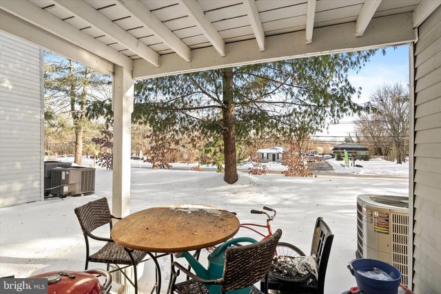 76 PINEWOOD DR, Hamilton, NJ 08690