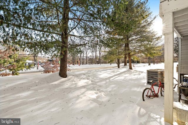 76 PINEWOOD DR, Hamilton, NJ 08690