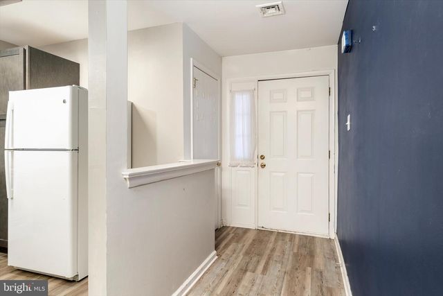 76 PINEWOOD DR, Hamilton, NJ 08690