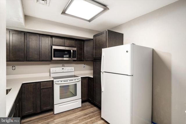 76 PINEWOOD DR, Hamilton, NJ 08690