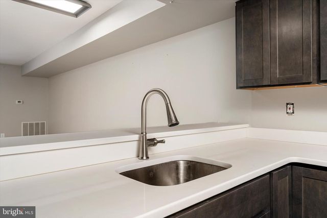 76 PINEWOOD DR, Hamilton, NJ 08690