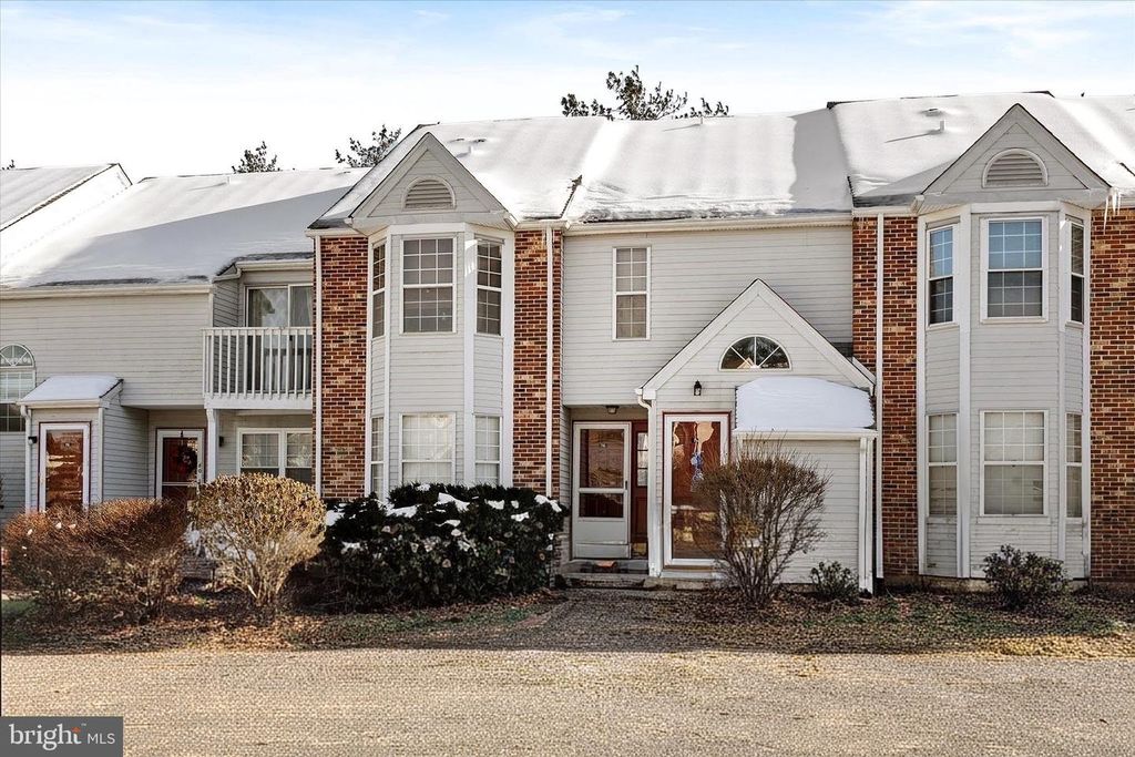 76 PINEWOOD DR, Hamilton, NJ 08690