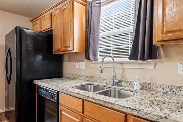 2621 31st Avenue N, Texas City, TX 77590