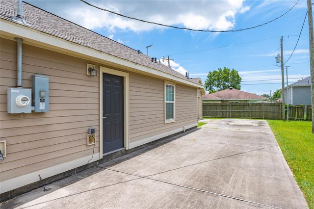 2621 31st Avenue N, Texas City, TX 77590