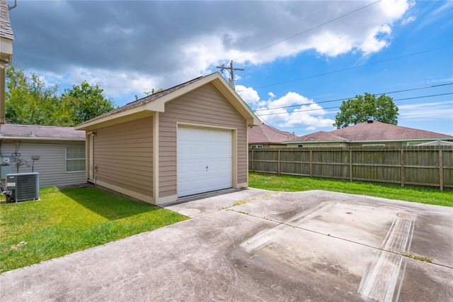 2621 31st Avenue N, Texas City, TX 77590