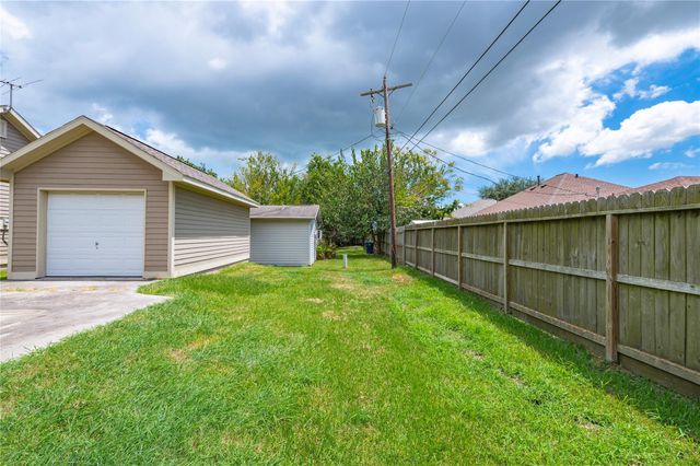 2621 31st Avenue N, Texas City, TX 77590