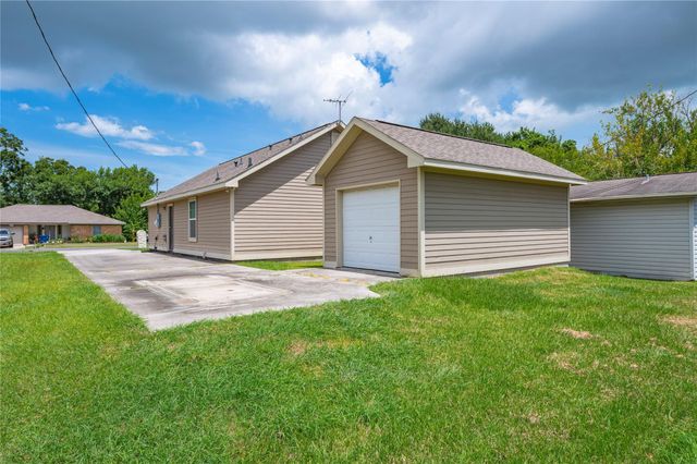 2621 31st Avenue N, Texas City, TX 77590