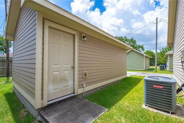 2621 31st Avenue N, Texas City, TX 77590