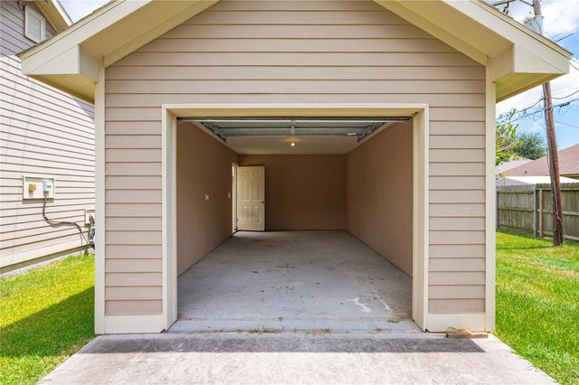 2621 31st Avenue N, Texas City, TX 77590