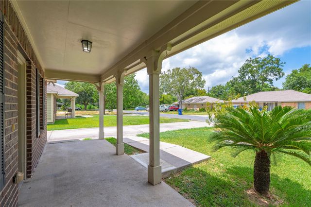 2621 31st Avenue N, Texas City, TX 77590
