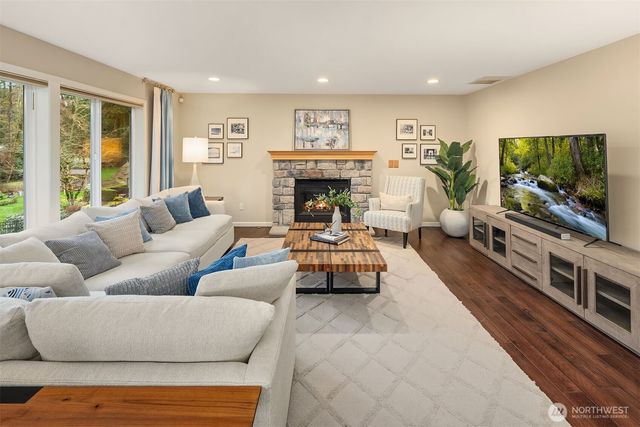 19585 166th Avenue NE, Woodinville, WA 98072