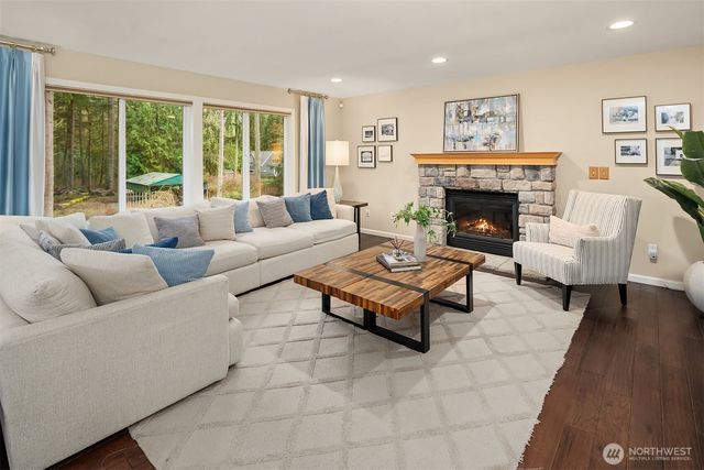 19585 166th Avenue NE, Woodinville, WA 98072