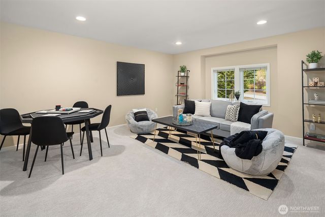 19585 166th Avenue NE, Woodinville, WA 98072