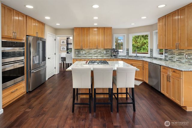 19585 166th Avenue NE, Woodinville, WA 98072