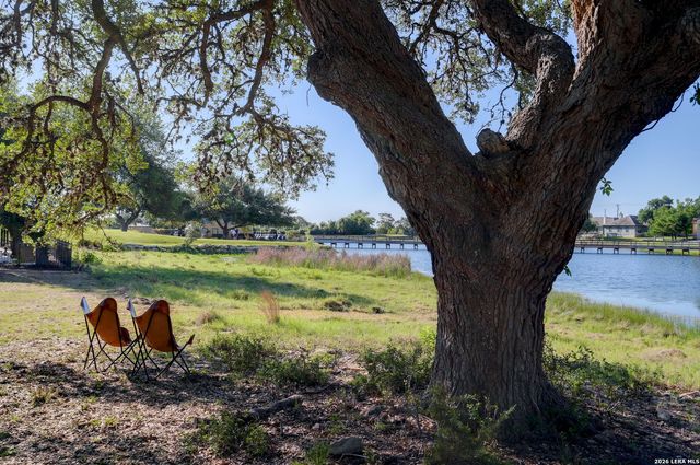 107 Savannah Ct, Blanco, TX 78606