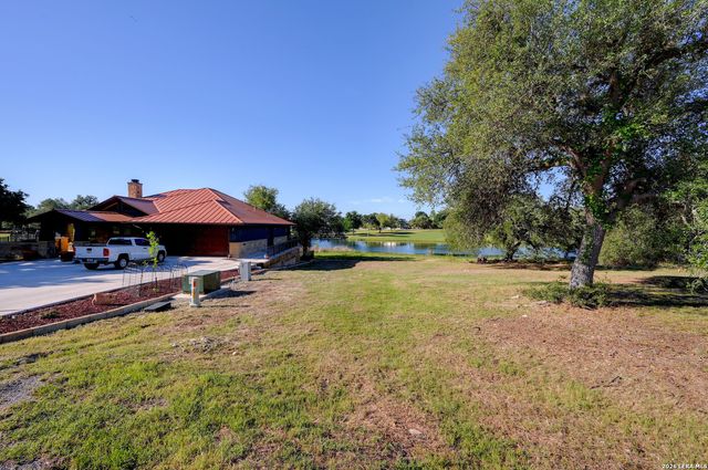 107 Savannah Ct, Blanco, TX 78606