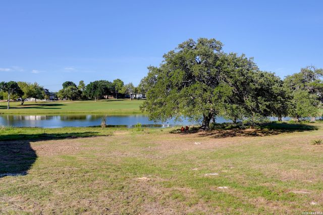 107 Savannah Ct, Blanco, TX 78606