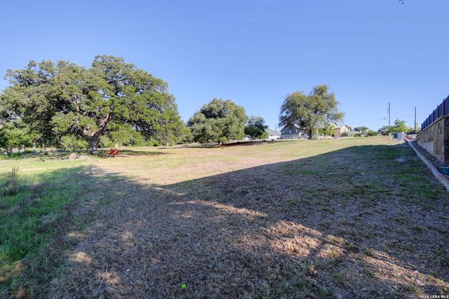 107 Savannah Ct, Blanco, TX 78606