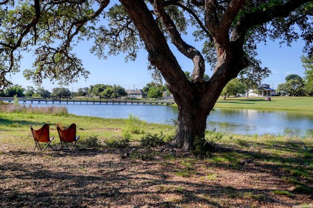 107 Savannah Ct, Blanco, TX 78606