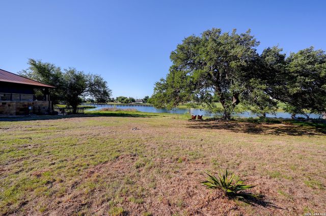 107 Savannah Ct, Blanco, TX 78606
