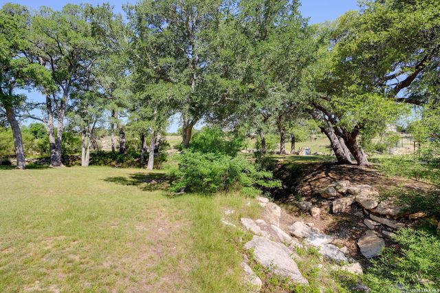 107 Savannah Ct, Blanco, TX 78606