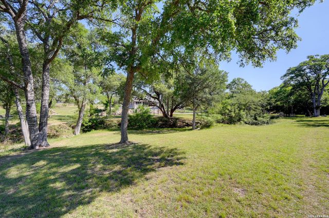 107 Savannah Ct, Blanco, TX 78606