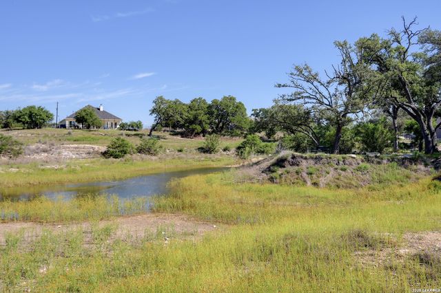 107 Savannah Ct, Blanco, TX 78606