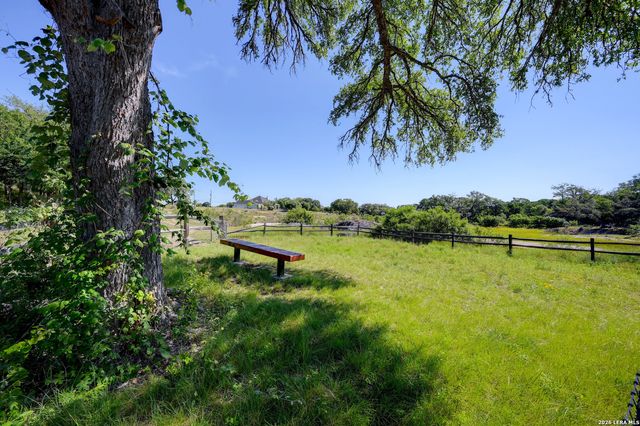 107 Savannah Ct, Blanco, TX 78606