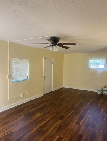 3615 NW 214th St, Miami Gardens, FL 33056