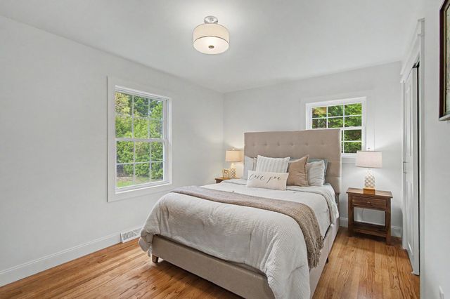 49 Helen Avenue, South Burlington, VT 05403