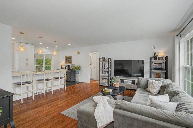 49 Helen Avenue, South Burlington, VT 05403