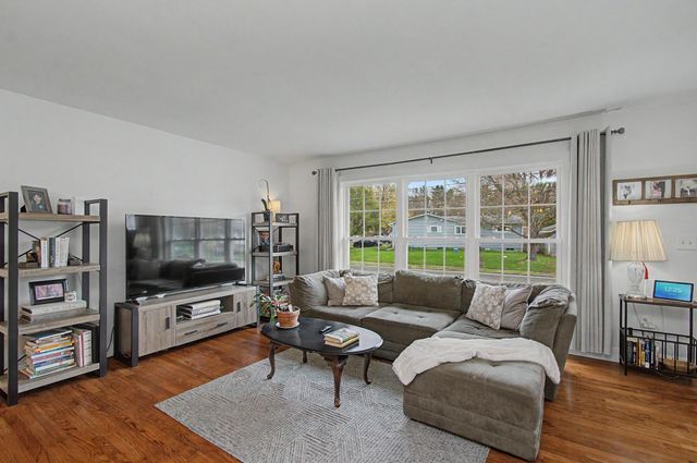 49 Helen Avenue, South Burlington, VT 05403