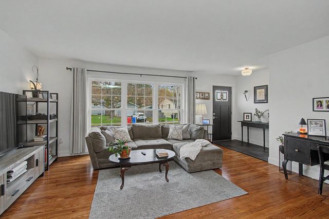 49 Helen Avenue, South Burlington, VT 05403