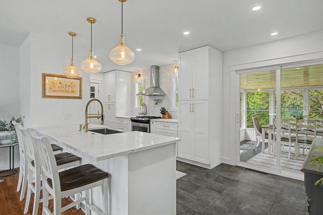 49 Helen Avenue, South Burlington, VT 05403