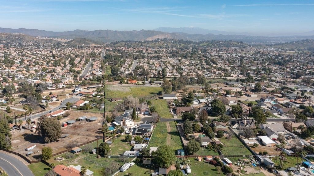 Image 13 of property listing at 21 Crestview Drive, Lake Elsinore, CA 92530