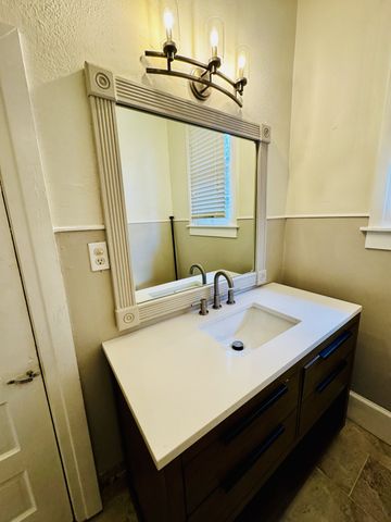 321 Walnut St, Paris, TN 38242