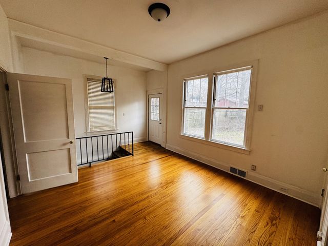 321 Walnut St, Paris, TN 38242