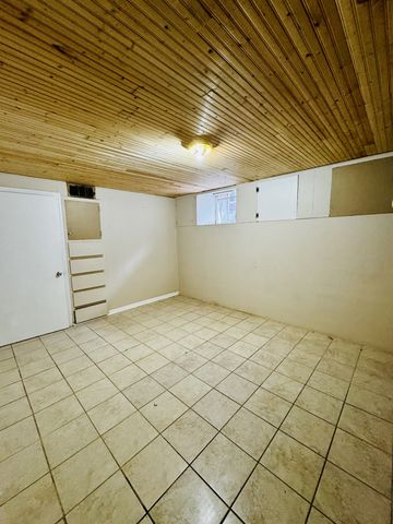 321 Walnut St, Paris, TN 38242